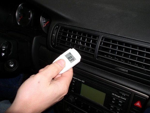 MINI infrarood handthermometer autoverwarming meten